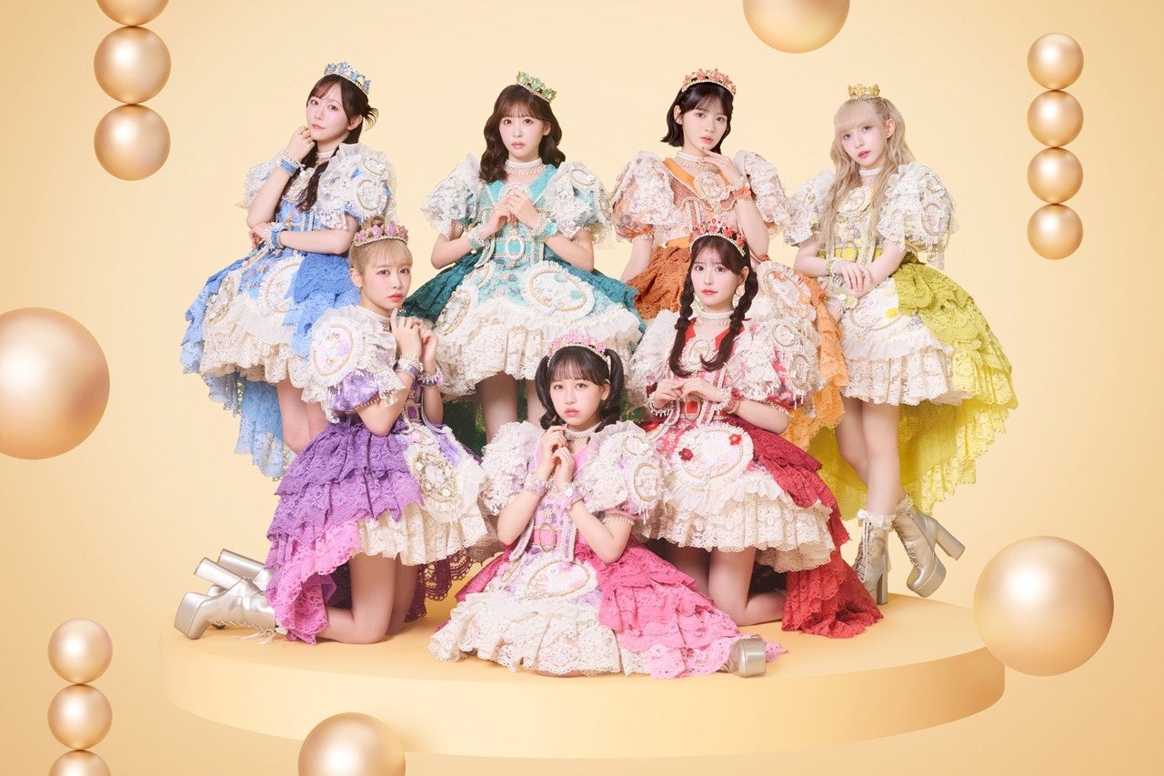 100万人突破の発表で正式配布されたFRUITS ZIPPERのグループ写真。東京ドーム公演中の写真としては扱っていません